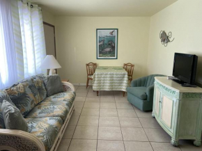Holiday Court 06 - Sea Ray